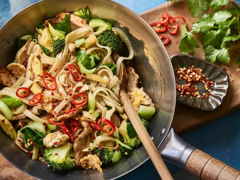 Pad see ew (Thai stir-fried noodles)